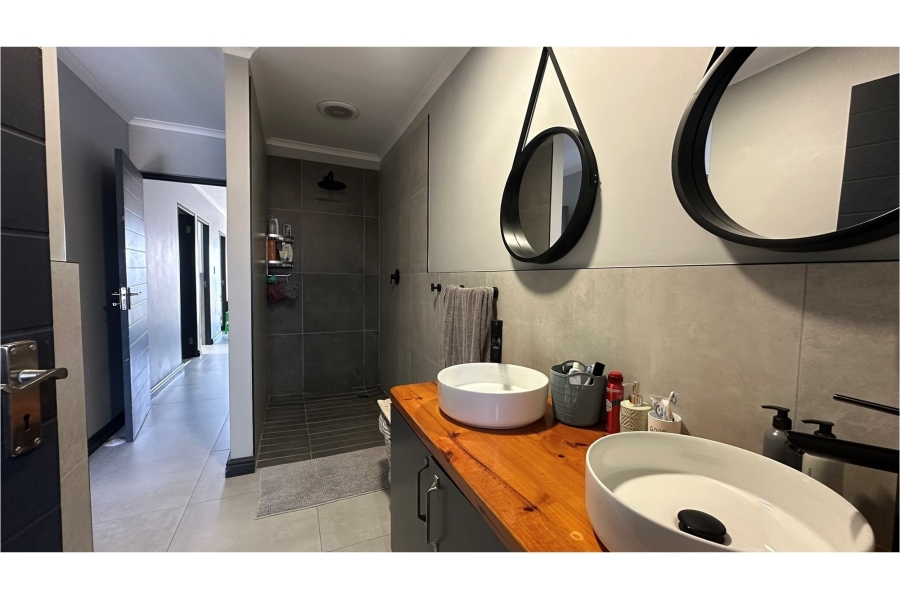 3 Bedroom Property for Sale in De Zoete Inval Western Cape